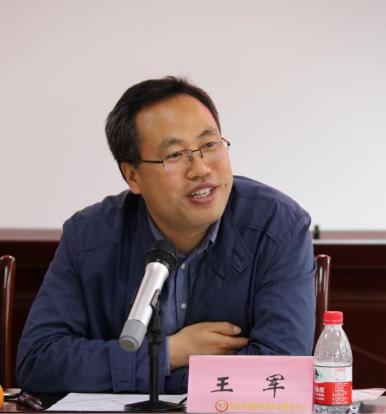 图二:中国扶贫基金会副秘书长王军发言
