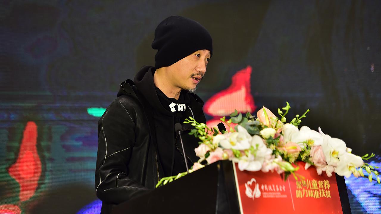 小志愿者耿艺嘉讲述了自己从8岁起,连续8年参与爱加餐的感悟和成长.